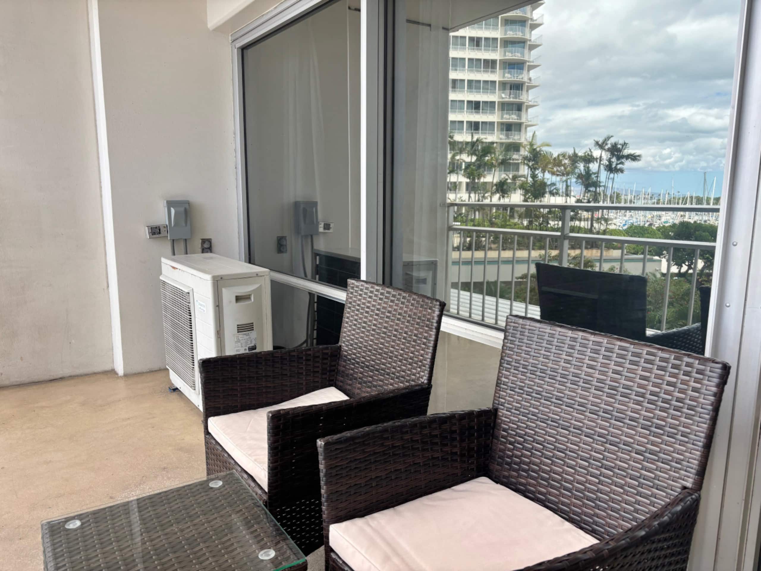 Condo in Honolulu · ★4.56 · 1 bedroom · 2 beds · 1 private bath - Image 16