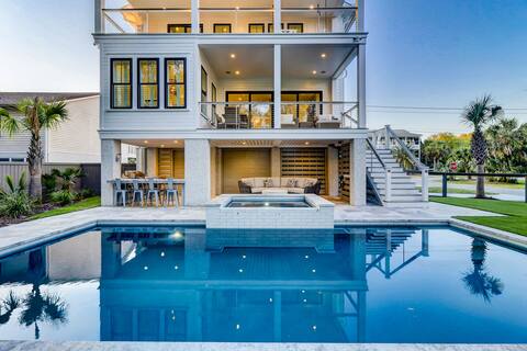 Beautiful IOP Retreat with pool and hottub!