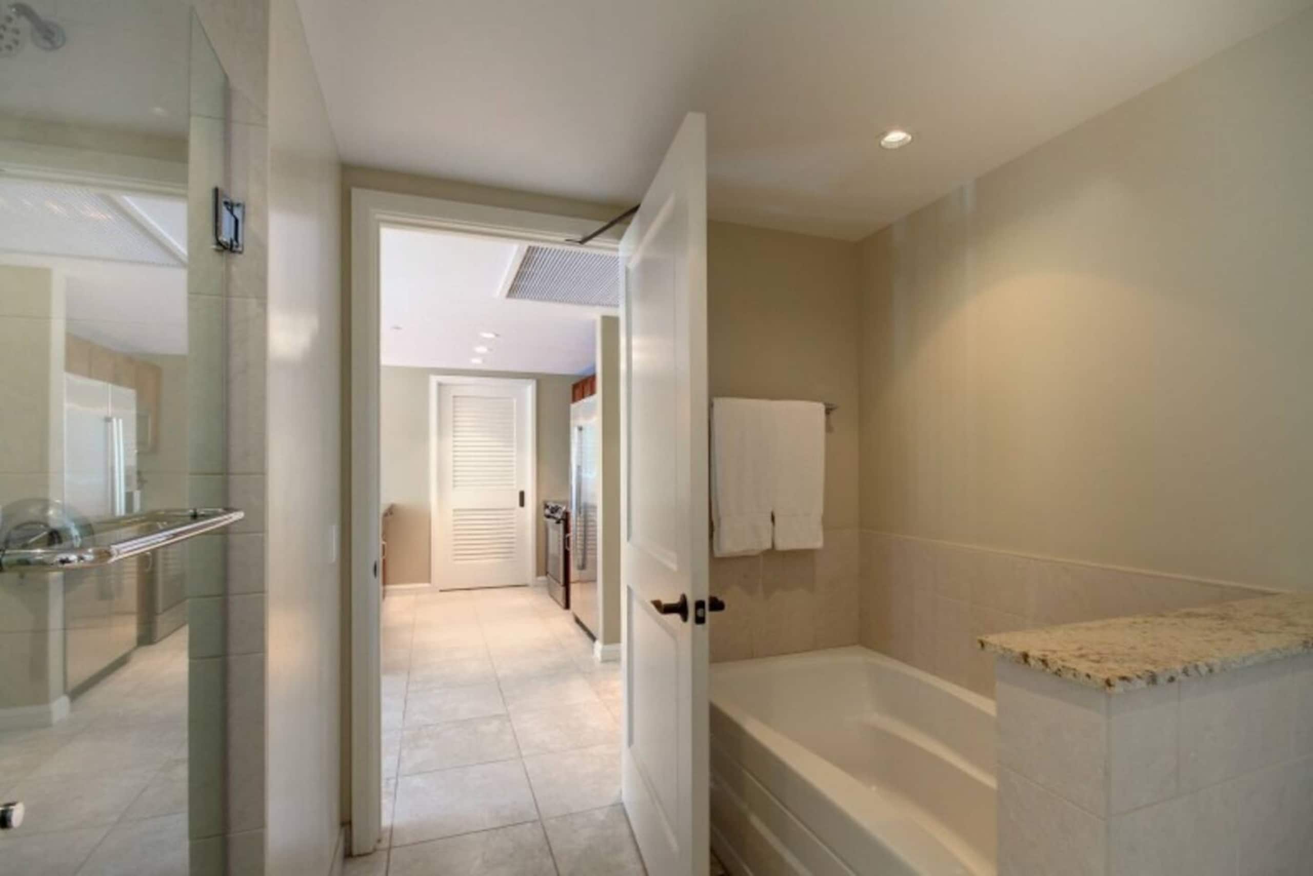 Condo in Lahaina · ★4.91 · 2 bedrooms · 3 beds · 2 baths - Image 10