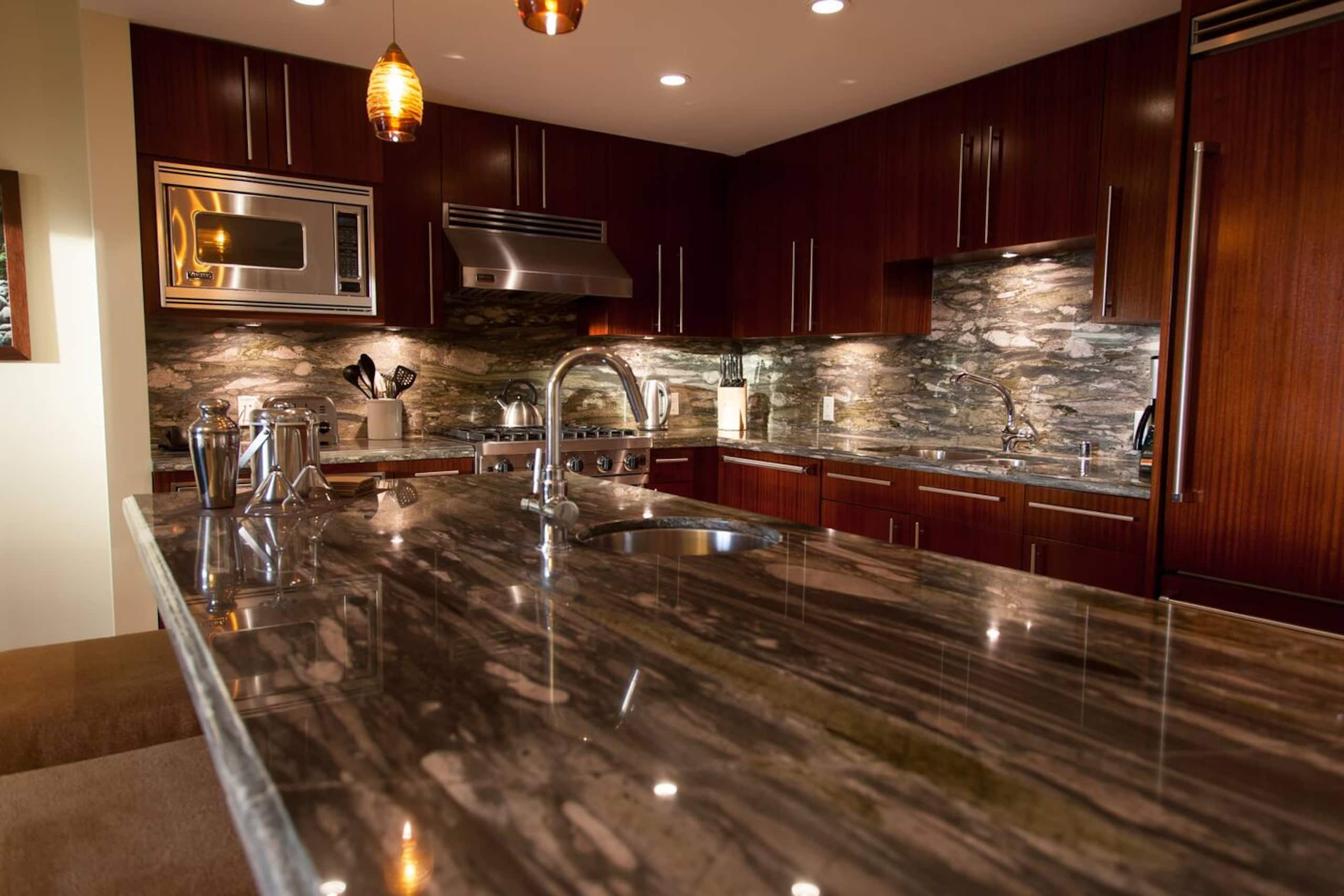 Condo in Lahaina · ★4.8 · 3 bedrooms · 4 beds · 3 baths - Image 11