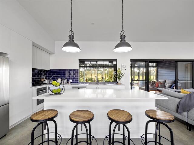 Vines & Stars | Amongst The Vines | Private Luxury gallery image 2