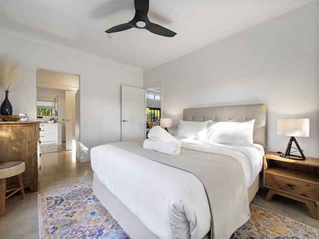 Vines & Stars | Amongst The Vines | Private Luxury gallery image 4