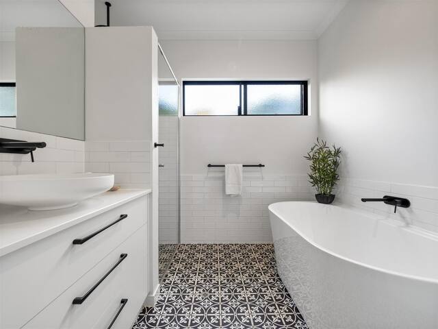 Vines & Stars | Amongst The Vines | Private Luxury gallery image 5