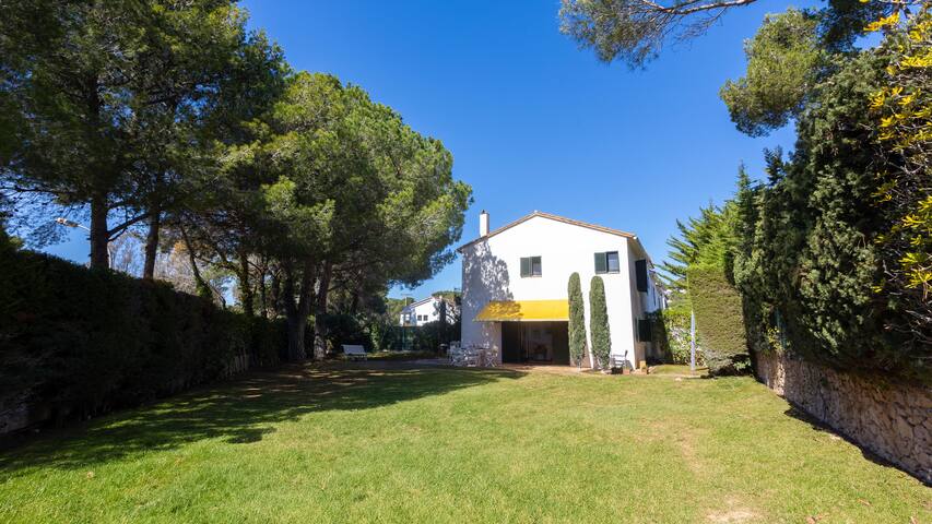 Homer 2 – – attached house with private garden-Lla gallery image 2