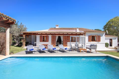 Villa Alegre. Modern and  scenic villa