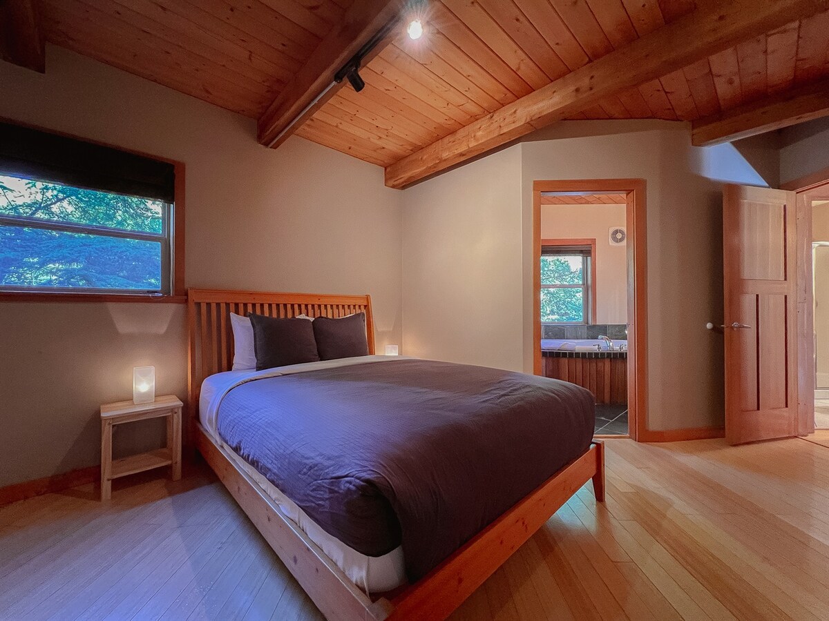 King bed with ensuite