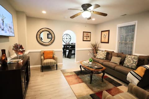 Cozy Contemporary Haven Near Historic Downtown