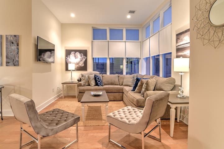 Downtown Townhome with Private Elevator gallery image 2