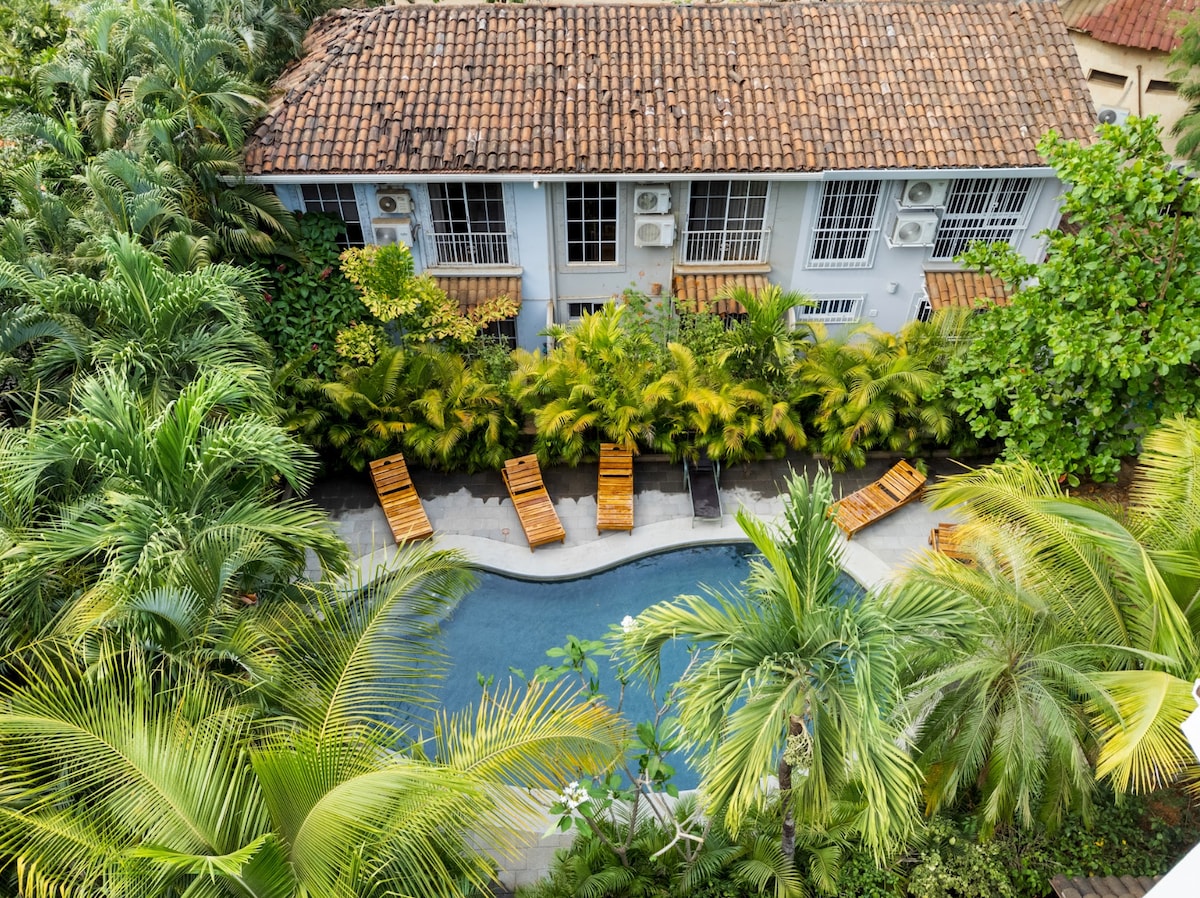 Lovely in the Heart of Town steps from everything - Condominiums for Rent in Tamarindo, Provincia de Guanacaste, Costa Rica - Image 1