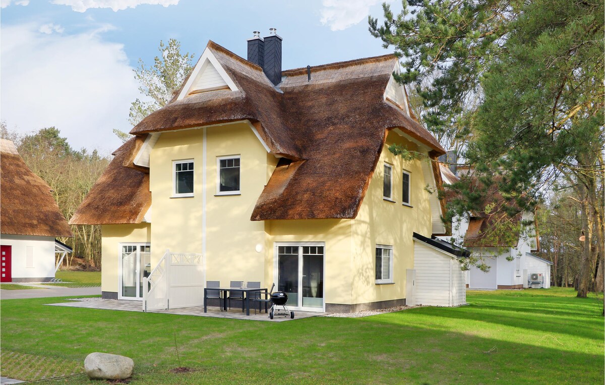 Top performing Airbnb: Thatched roof house 22 on Usedom in Zirchow