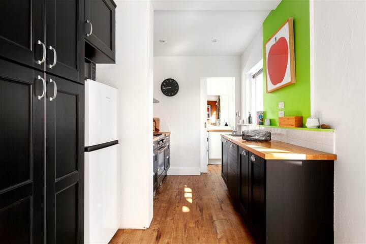 Little Charles gallery image 5