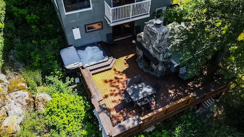 Kootenay, Lakeside Retreat, Main Floor and Walkout