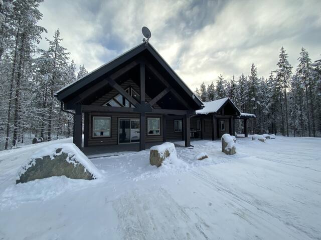 Whisper Creek Cabin Rentals managed Airbnb listing 1