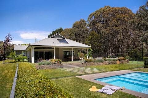 Cooinda ~ Pool, Spa & Tennis Court! ~ 8 guests