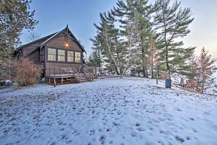 Waterfront Arkdale Retreat: 2 Acres w/ Deck & View