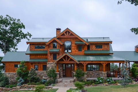 Luxury Family Retreat - Greers Ferry Lake Views!