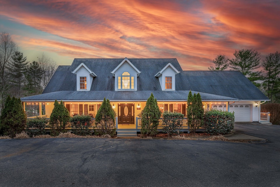 Brook Knoll, a big group house near Asheville, Weaverville, North Carolina, United States, photo 9 of 10