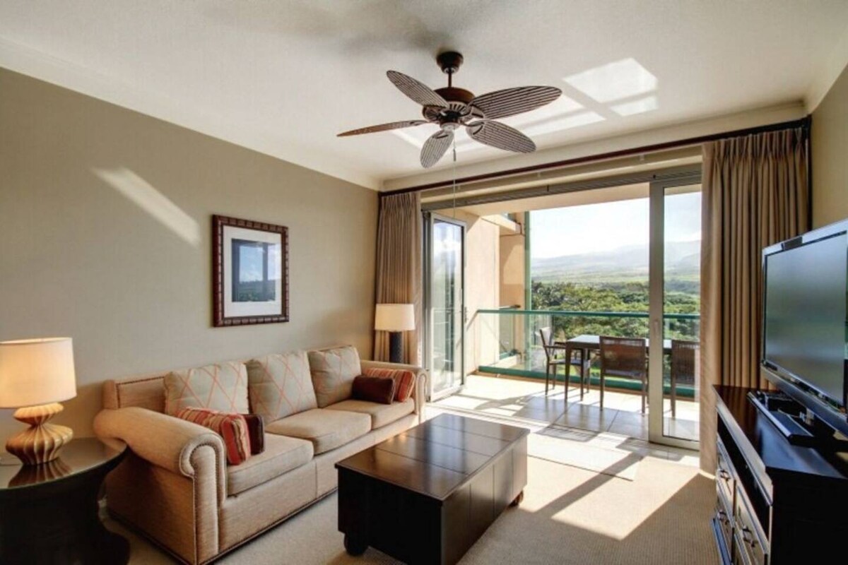 סלון עם ספה נפתחת בגודל קווין סייז