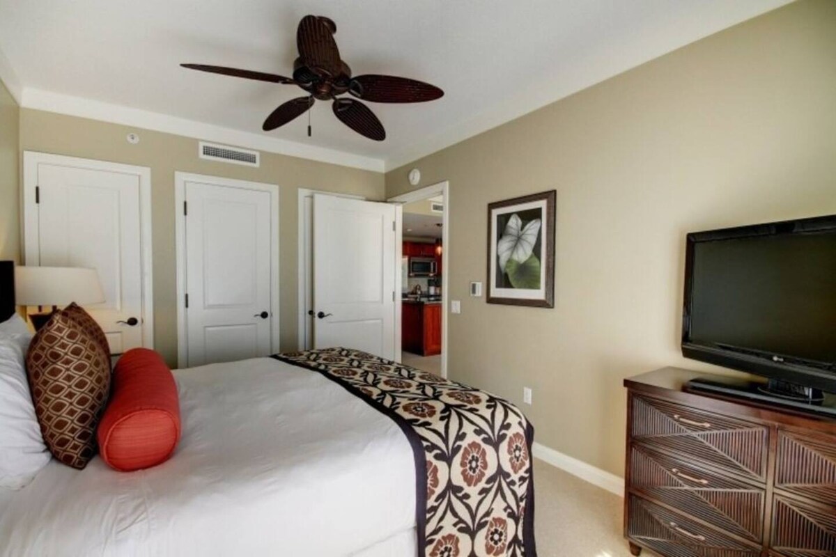 חדר שינה עם מיטת קינג סייז