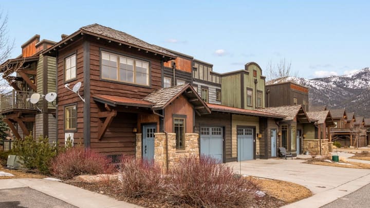Luxe Townhome | Hot Tub | 15 Min Drive To Resort - Big Sky, MT