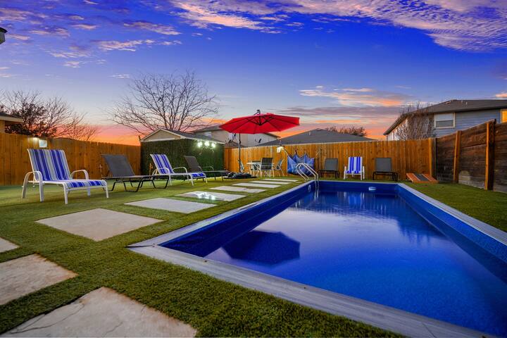 12 Beds | Pool | Golf Green| Grill | Large Groups gallery image 2