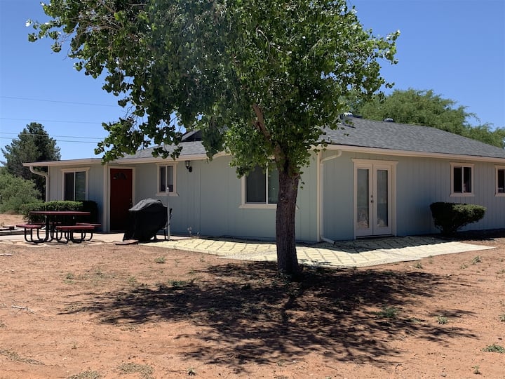Comfy Rustic Cottage Feel, Close to Wineries! Page Houses for Rent in Cornville, Arizona