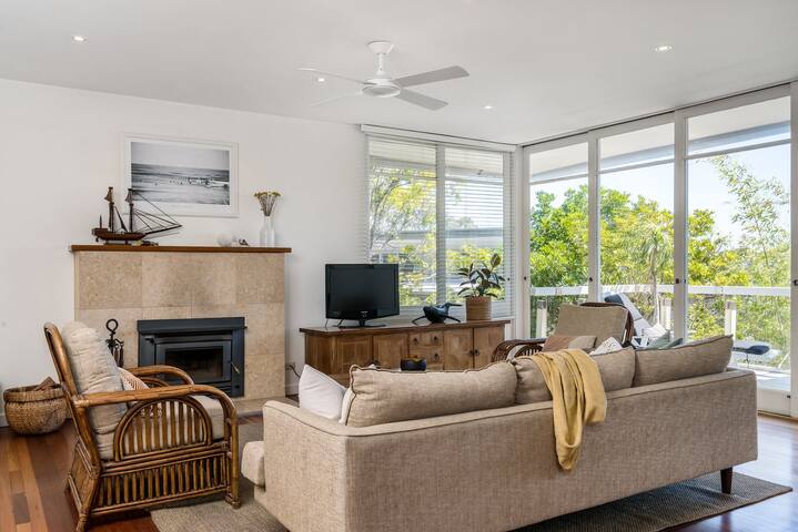 Byron bay Luxury Homes First Light gallery image 2