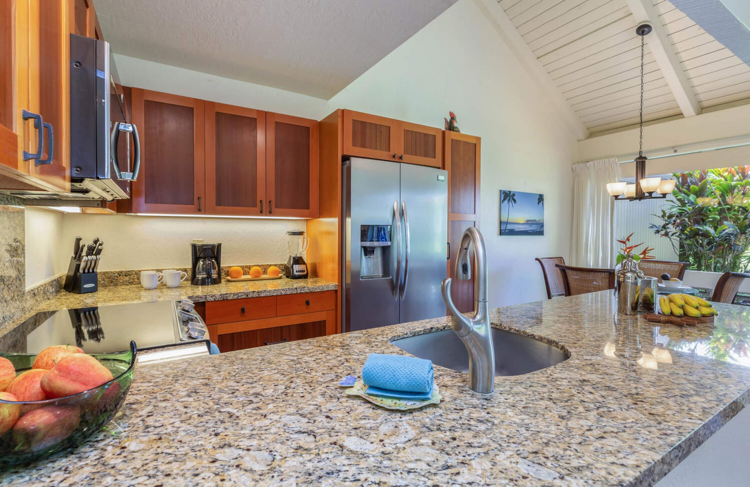 Condo in Princeville · ★4.71 · 2 bedrooms · 4 beds · 2 private baths - Image 11