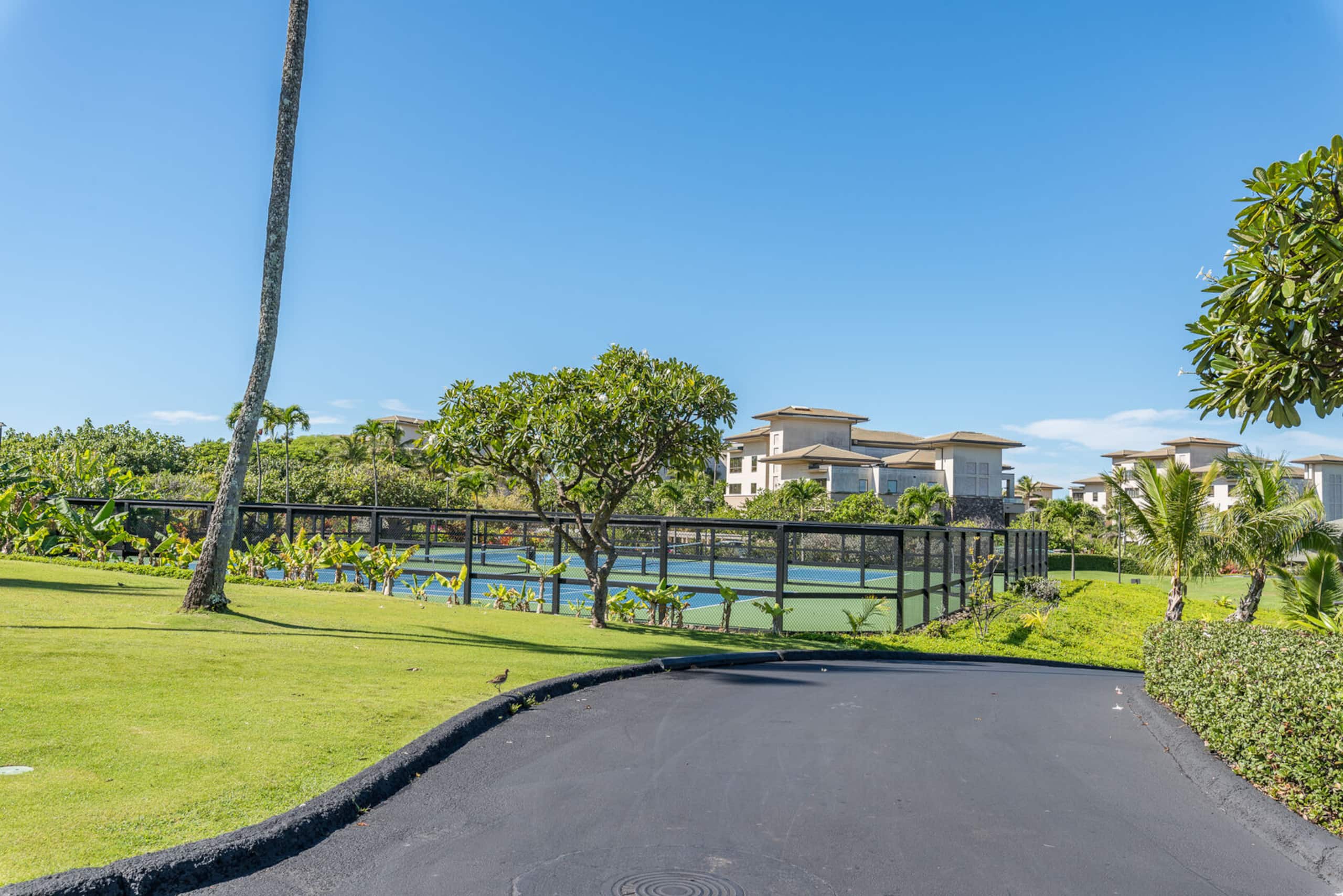 Condo in Lahaina · ★4.88 · 2 bedrooms · 3 beds · 3 baths - Image 37