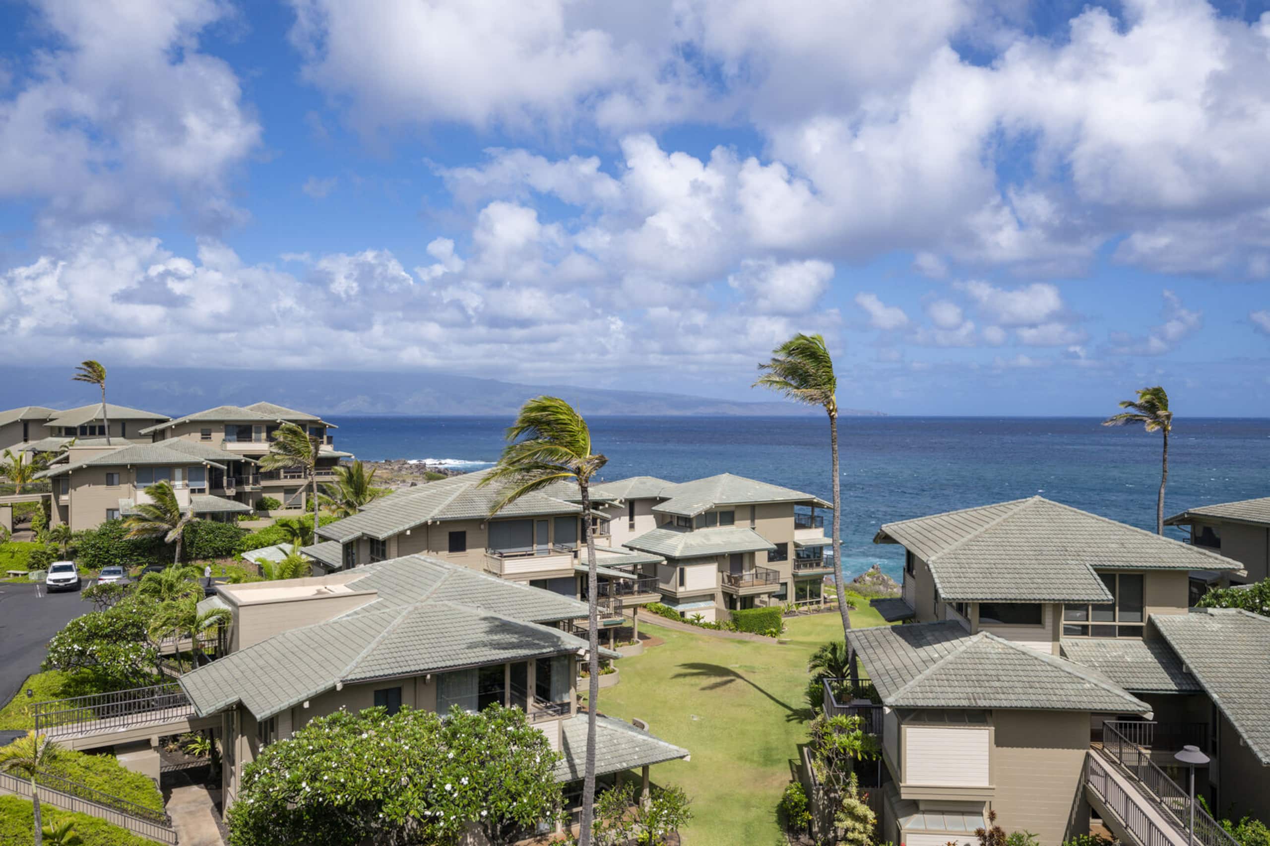 Condo in Lahaina · ★4.88 · 2 bedrooms · 3 beds · 3 baths - Image 32