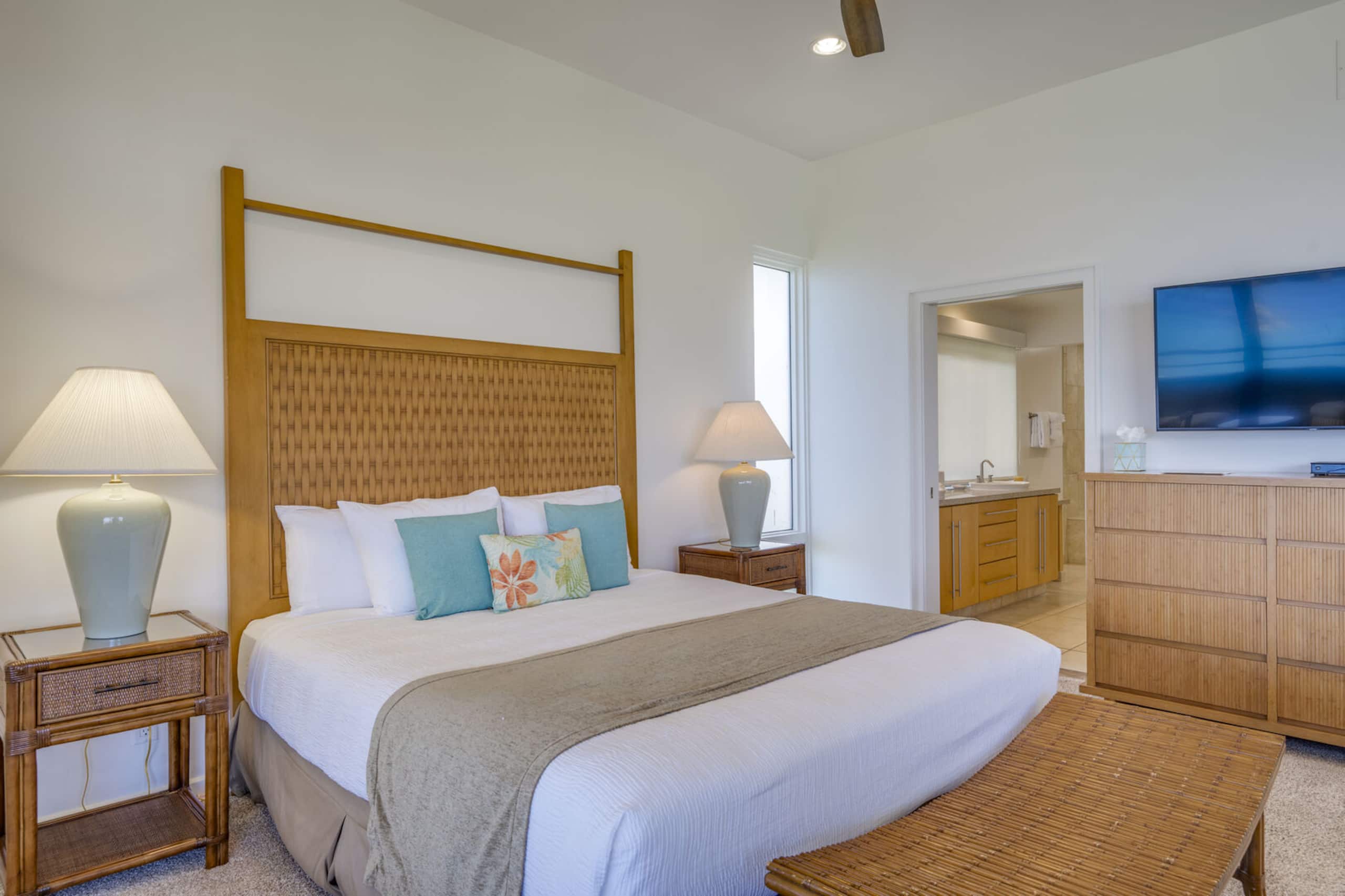 Condo in Lahaina · ★4.88 · 2 bedrooms · 3 beds · 3 baths - Image 35