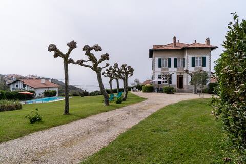 Pool Master House and Direct View Ocean -Bidart