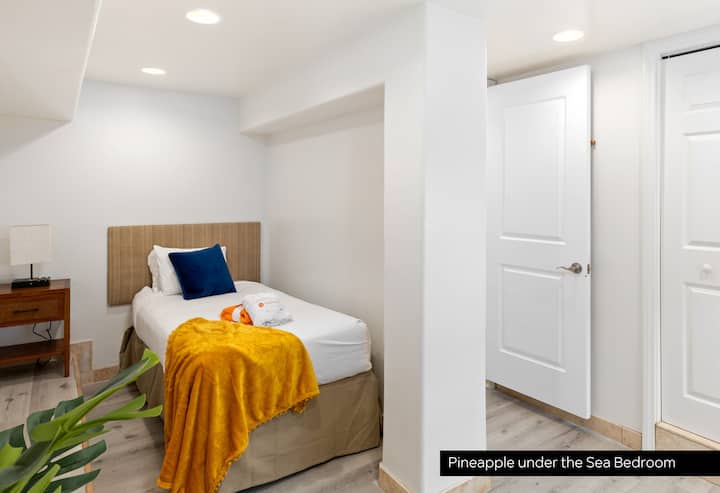 Pineapple Under the Sea Bedroom