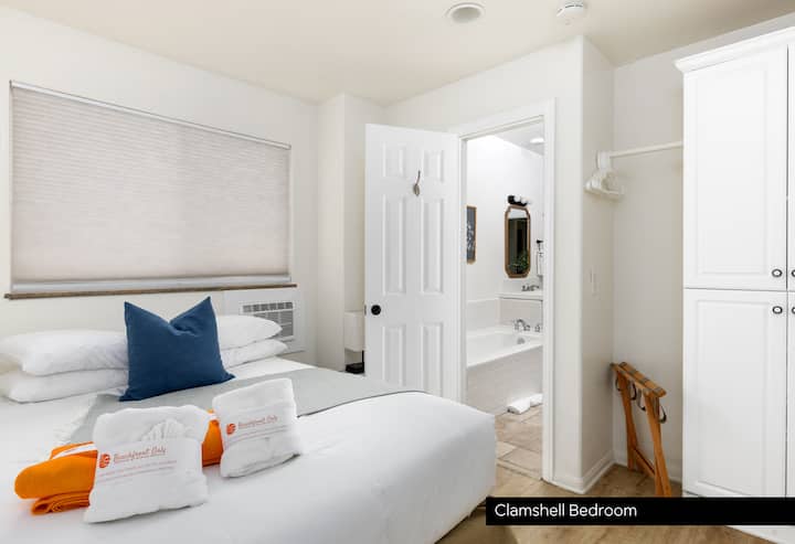 Clamshell Bedroom