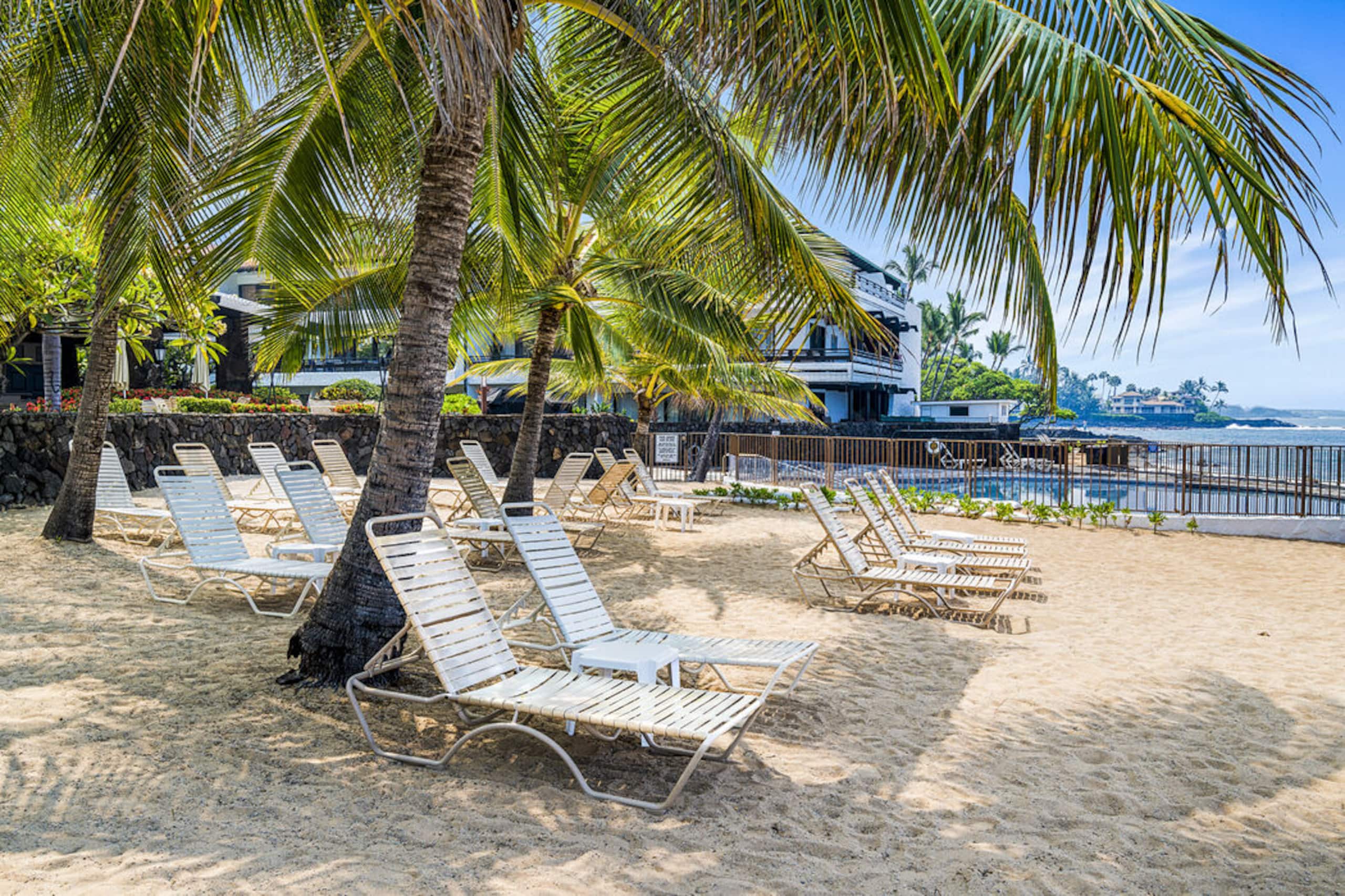 Condo in Kailua-Kona · ★4.0 · 2 bedrooms · 3 beds · 2 baths - Image 28