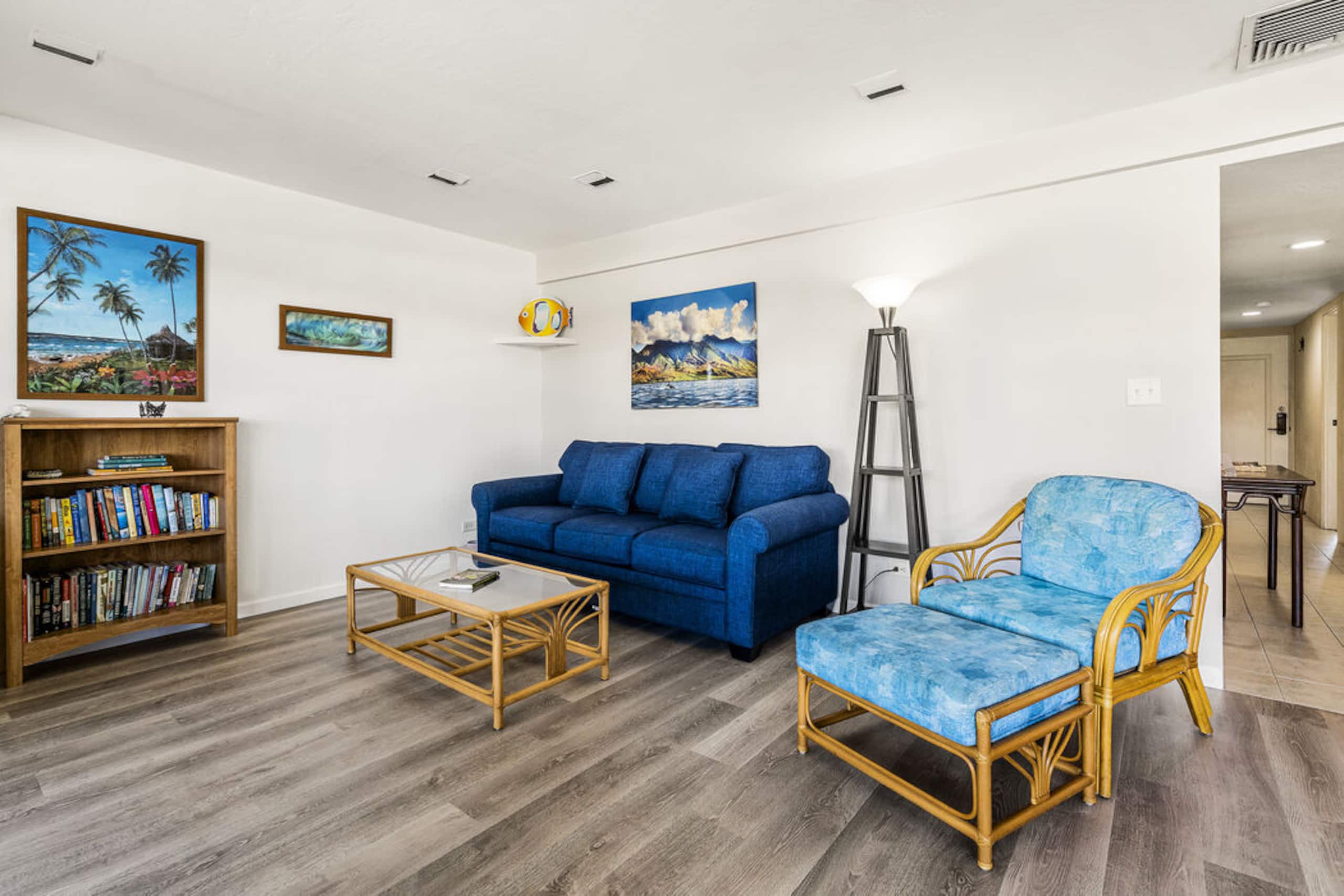 Condo in Kailua-Kona · ★4.0 · 2 bedrooms · 3 beds · 2 baths - Image 11