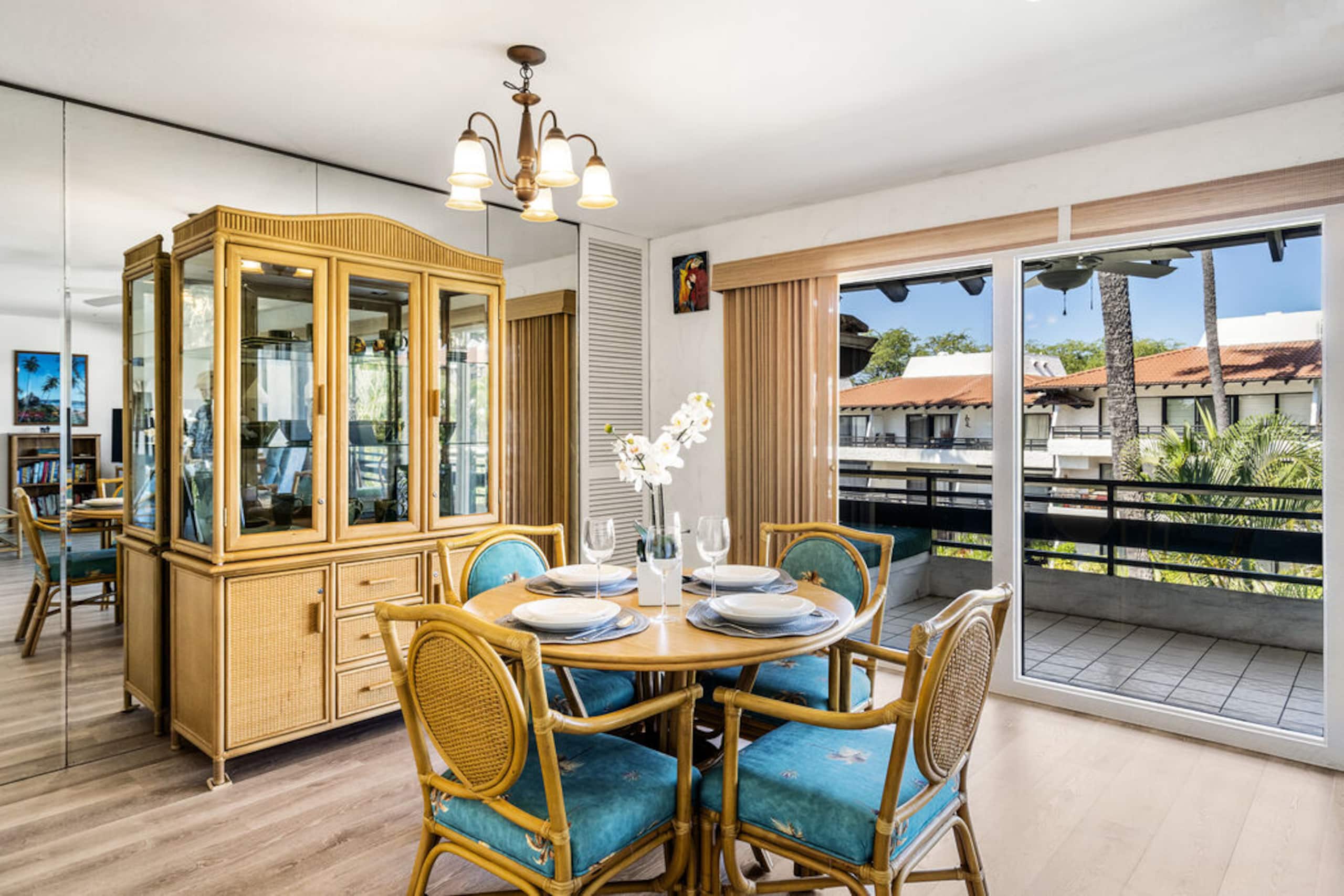 Condo in Kailua-Kona · ★4.0 · 2 bedrooms · 3 beds · 2 baths - Image 12