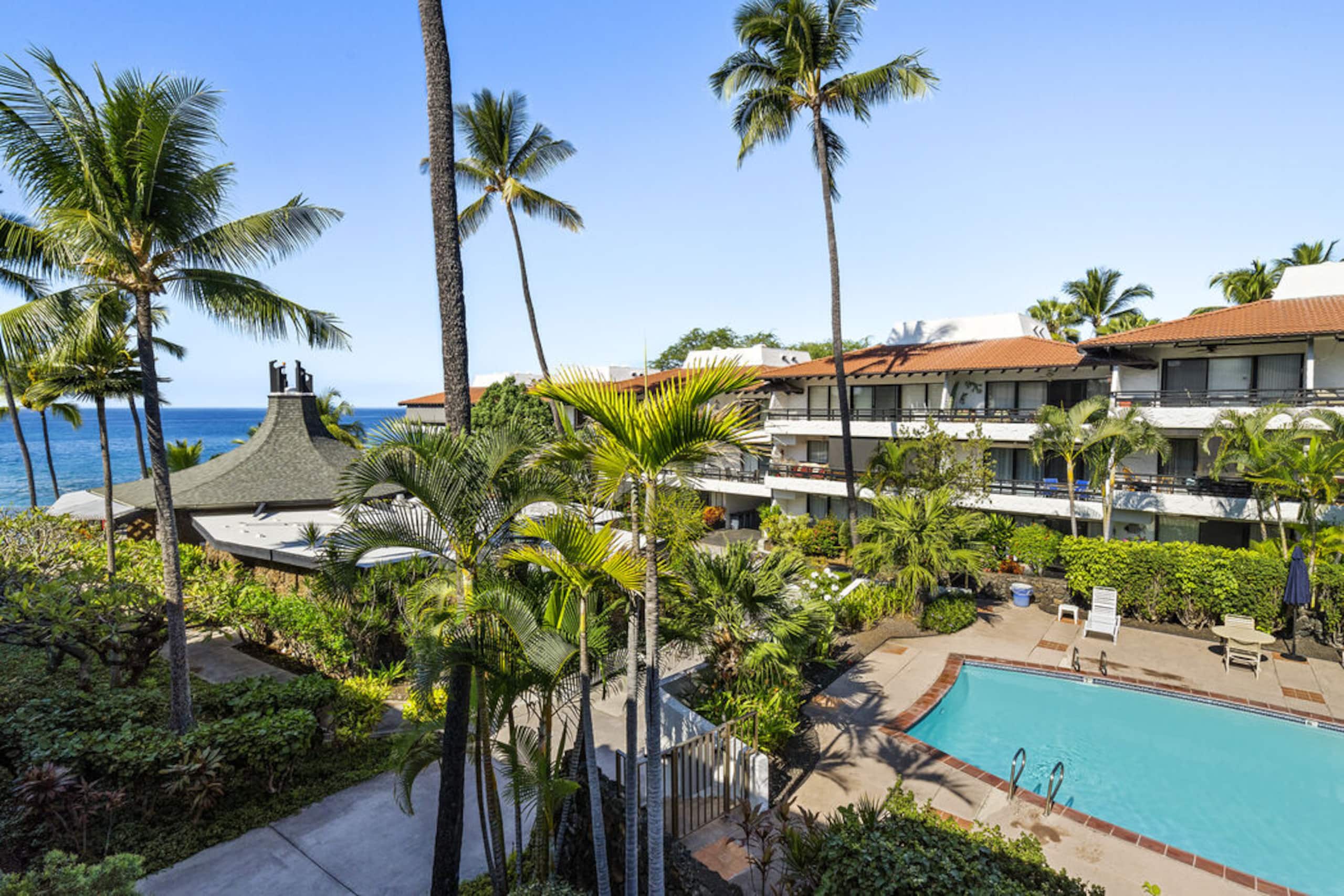 Condo in Kailua-Kona · ★4.0 · 2 bedrooms · 3 beds · 2 baths - Image 9