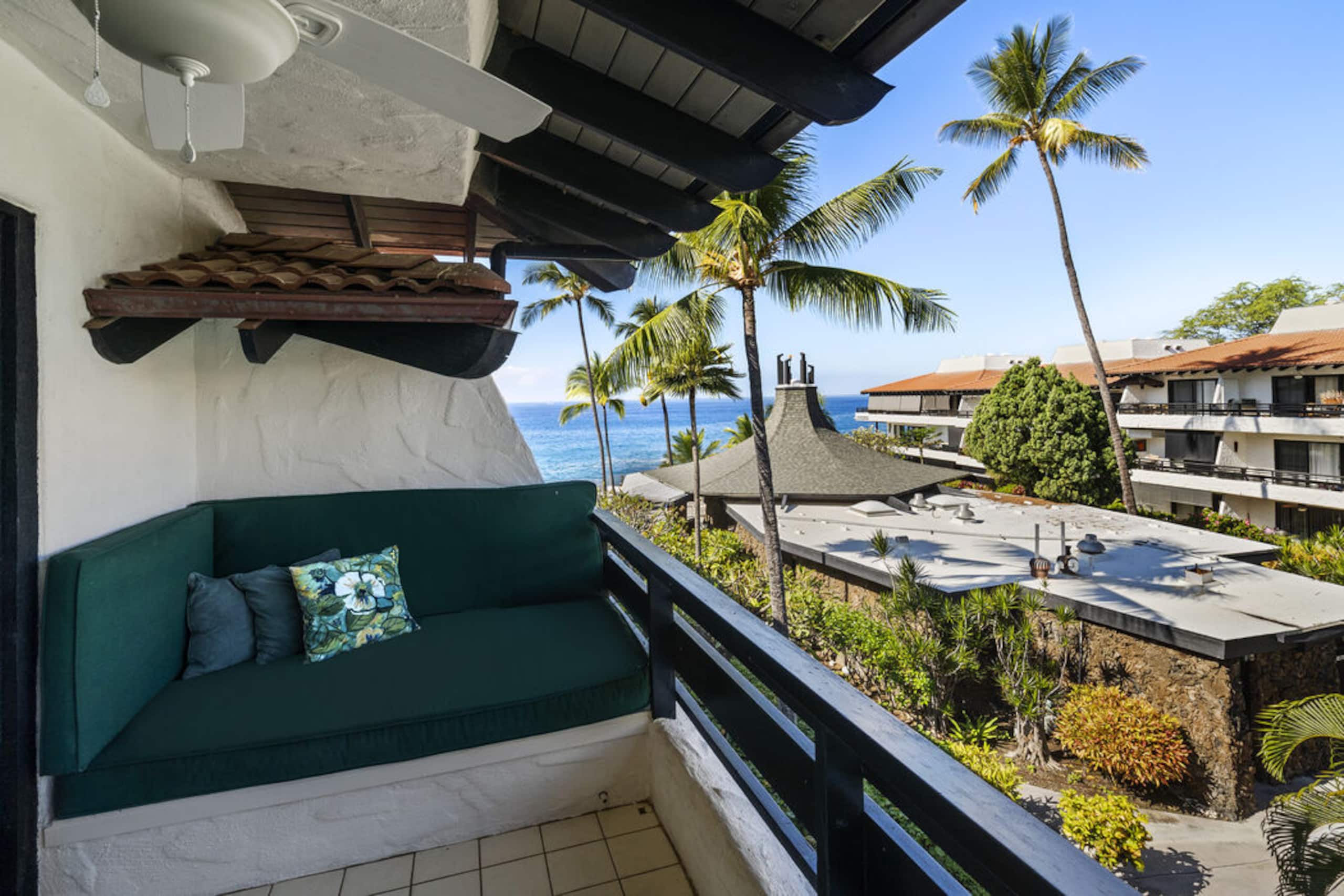 Condo in Kailua-Kona · ★4.0 · 2 bedrooms · 3 beds · 2 baths - Image 7