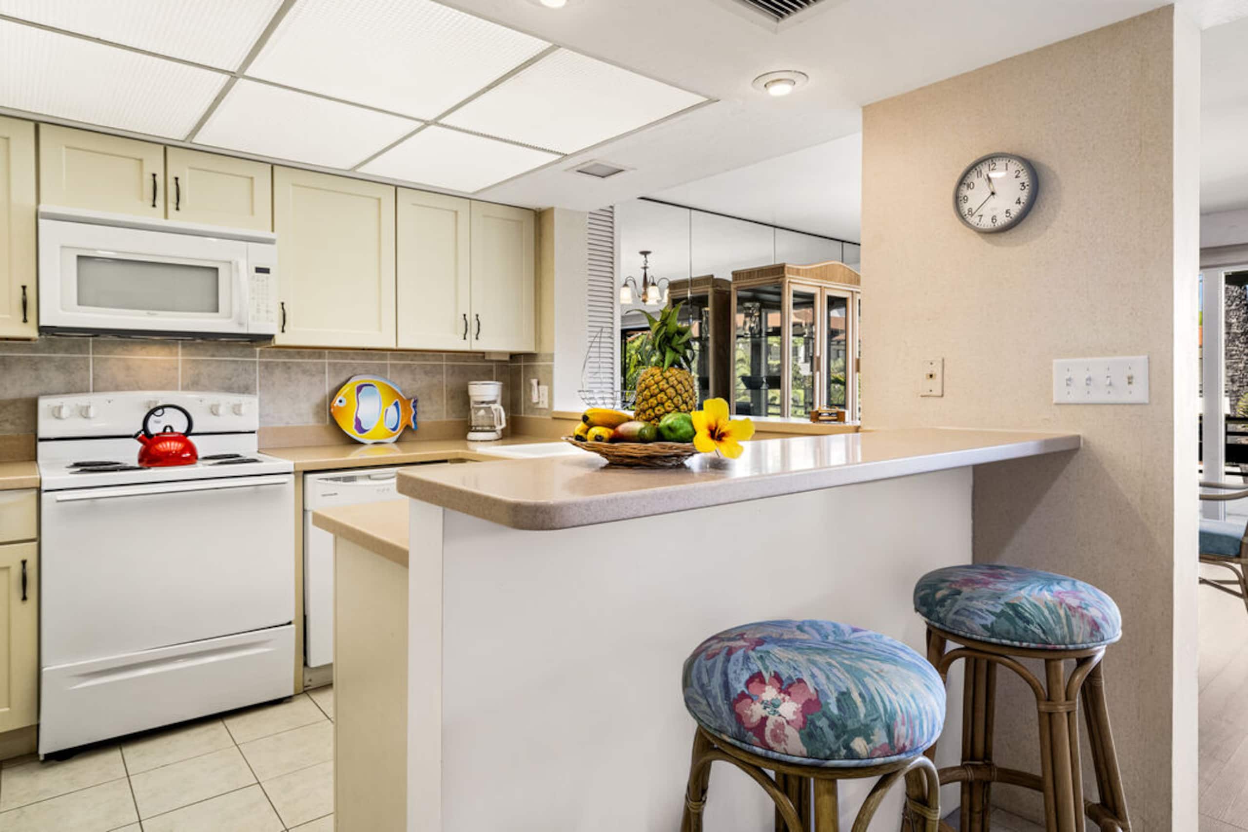 Condo in Kailua-Kona · ★4.0 · 2 bedrooms · 3 beds · 2 baths - Image 16