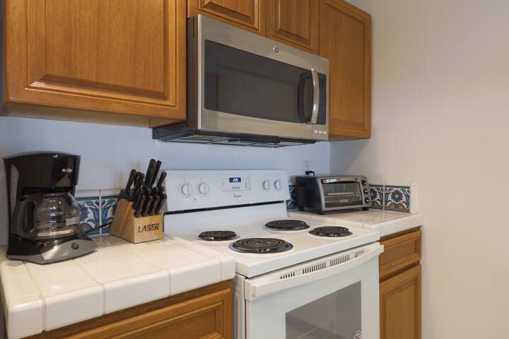 H1778: Villa w/ cart and Views from Every Room! gallery image 4