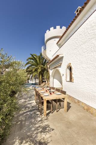 Beautiful fisherman’s house with 4 bedrooms, swimm gallery image 5