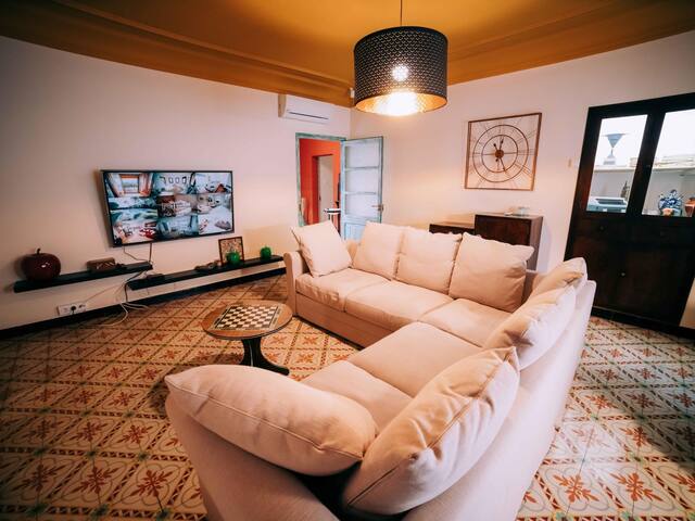 Cottage in the historic center of Gualta gallery image 3