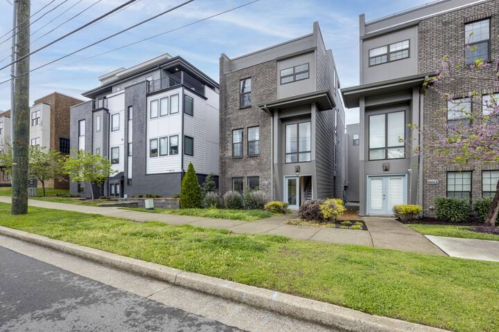 Gulch Escape | Rooftop Lounge + Walk to Downtown gallery image 2