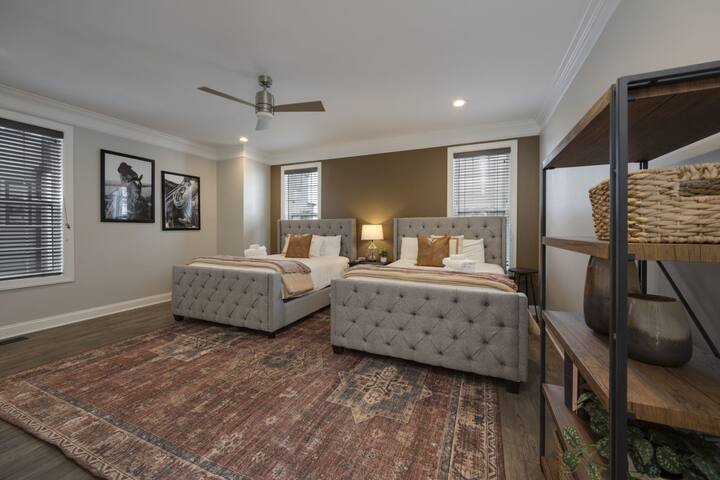 Gulch Escape | Rooftop Lounge + Walk to Downtown gallery image 5