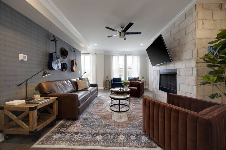 Gulch Escape | Rooftop Lounge + Walk to Downtown gallery image 3