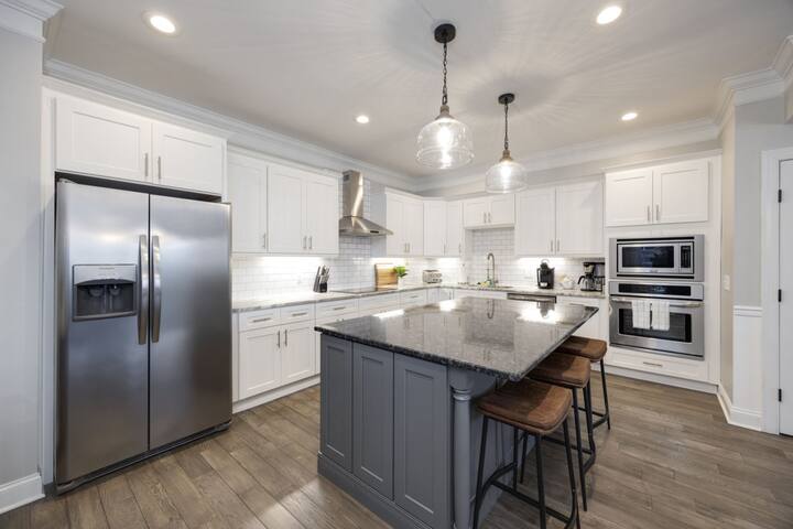 Gulch Escape | Rooftop Lounge + Walk to Downtown gallery image 4