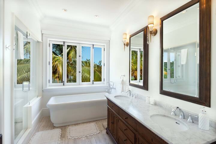 Exclusive Oceanfront Villa On Taylor Bay Beach!