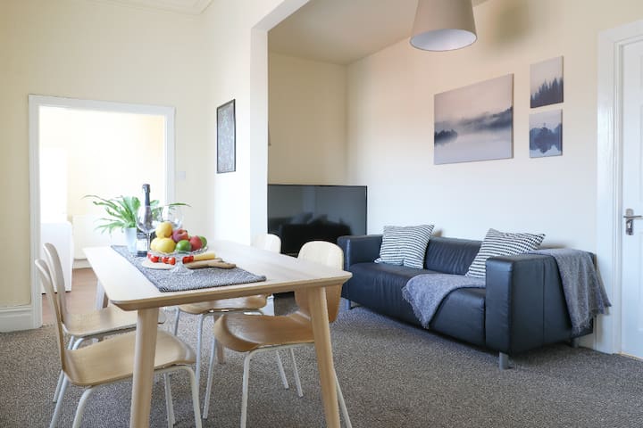 Amazing 4 bedroom house Sleep 7 Manchester