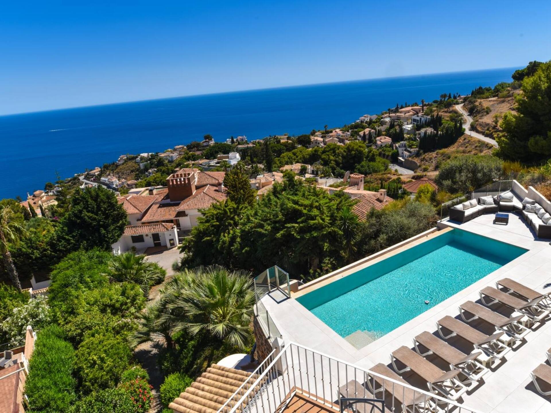 Villa con Jacuzzi, piscina, sauna y vistas al mar